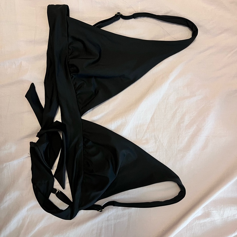 Monday Swimwear Elegant Black Bikini Top